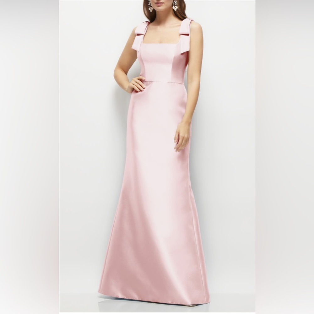 ALFRED SUNG Bow Strap Satin Twill Trumpet
Gown Color: Ballet Pink size 12